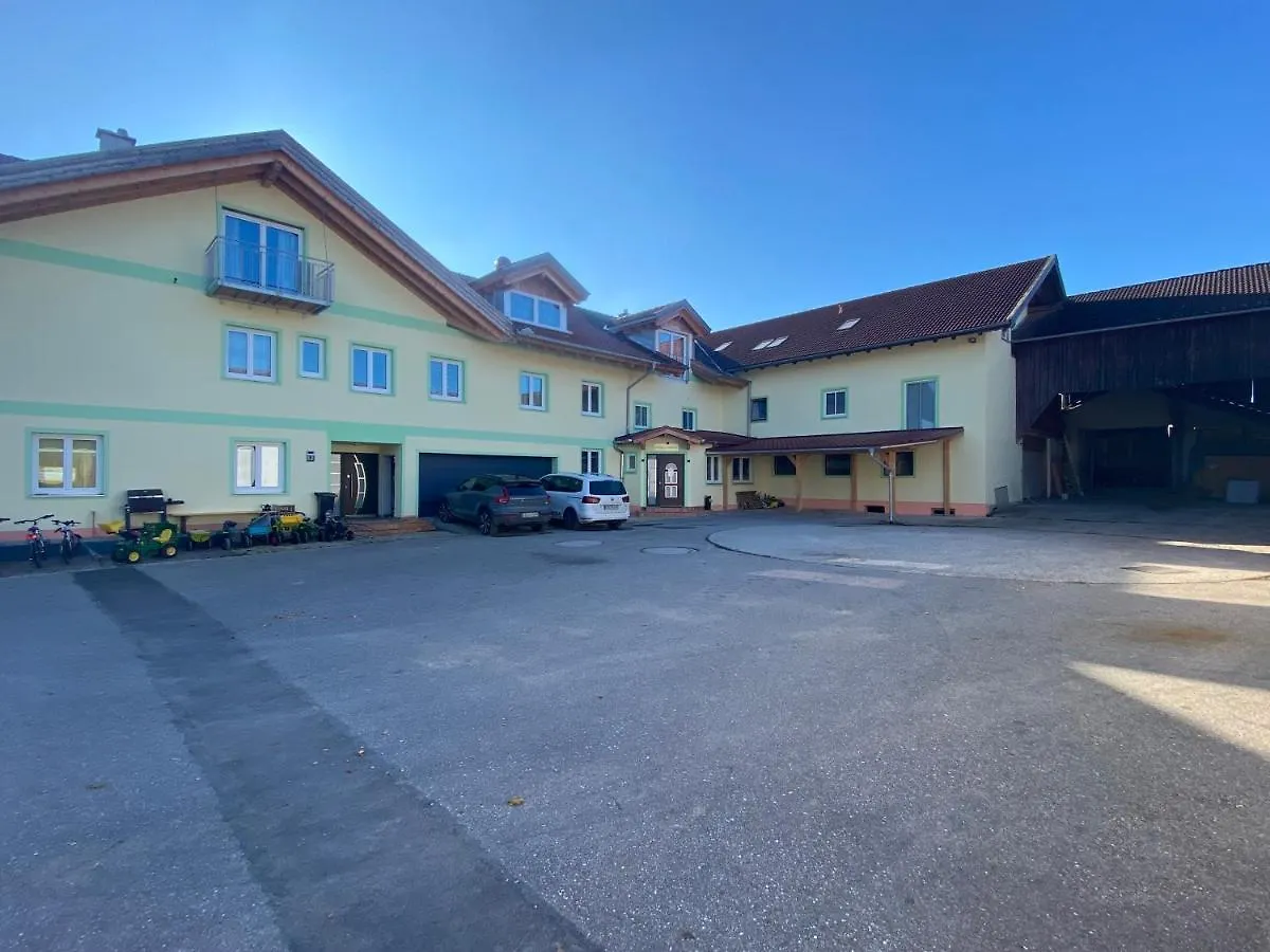Guest house Pension Am Weberhof Nur 20 Autominuten Von Muenchen Ebersberg