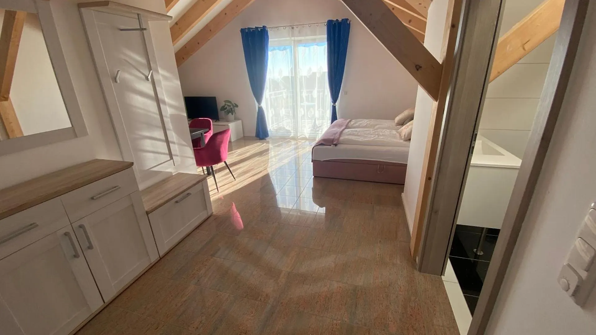 Guest house Pension Am Weberhof Nur 20 Autominuten Von Muenchen Ebersberg