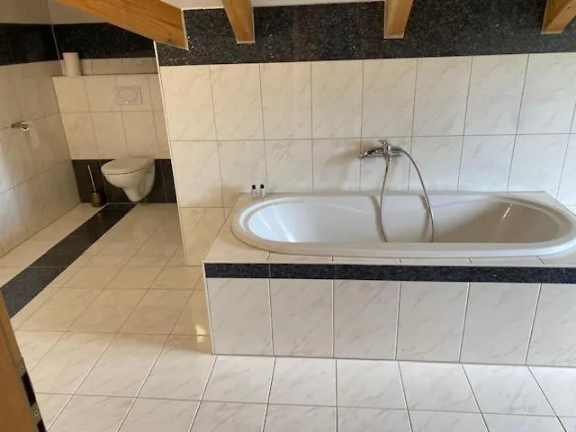 Pension Am Weberhof Nur 20 Autominuten Von Muenchen Ebersberg Guest house