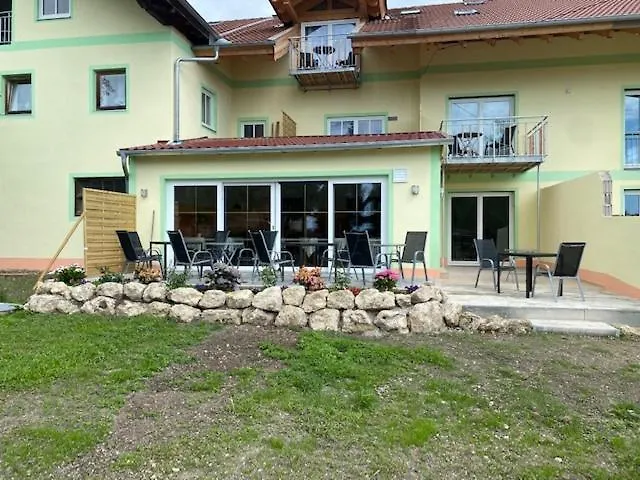 Guest house Pension Am Weberhof Nur 20 Autominuten Von Muenchen Ebersberg