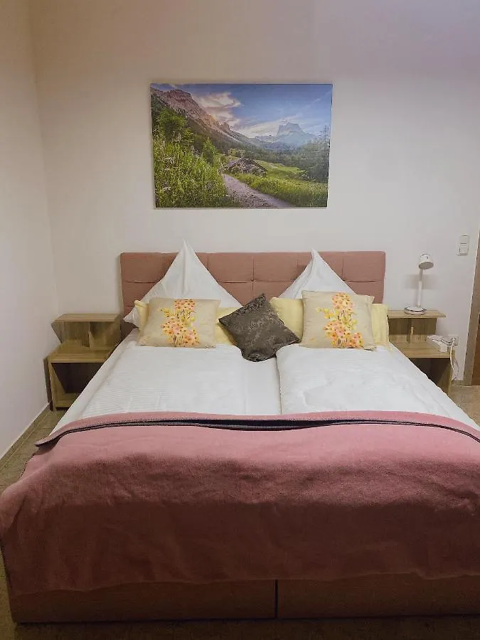 Guest house Pension Am Weberhof Nur 20 Autominuten Von Muenchen Ebersberg