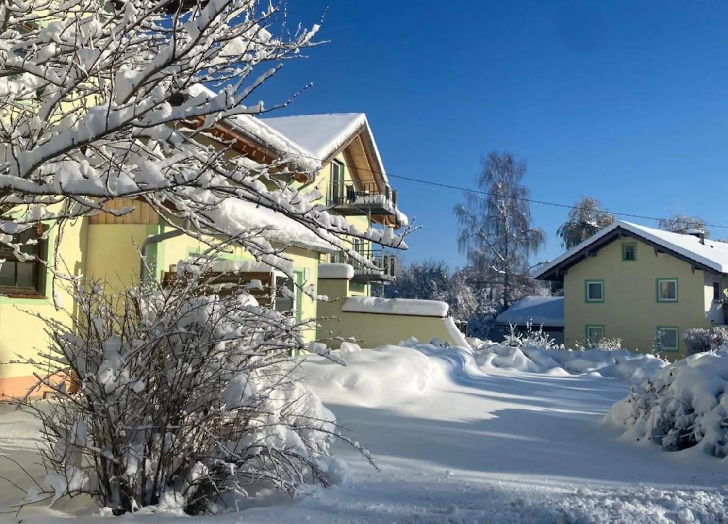 Guest house Pension Am Weberhof Nur 20 Autominuten Von Muenchen Ebersberg