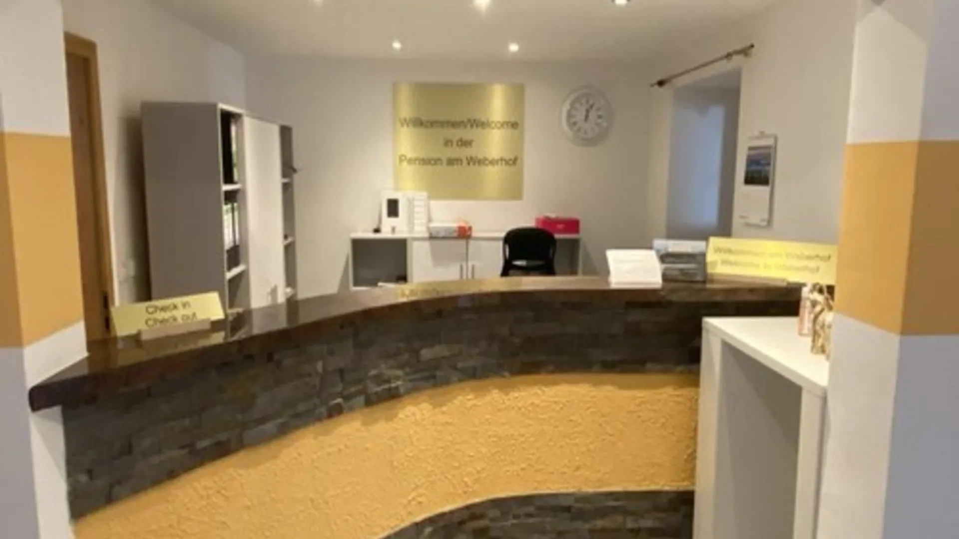 Guest house Pension Am Weberhof Nur 20 Autominuten Von Muenchen Ebersberg